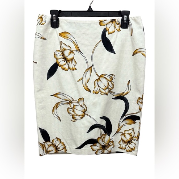 White House Black Market Cream Floral Pencil Skirt, Size 6 -NWT - Picture 2 of 12